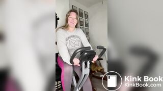 Mulher Caga na Calça Fazendo Ginastica