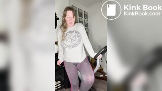 Mulher Caga na Calça Fazendo Ginastica