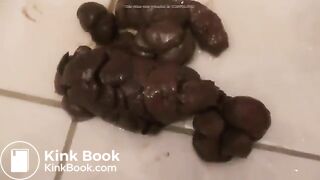 Fingering her pussy while pooping