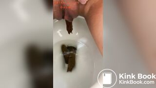 Hot girl pooping - video 33
