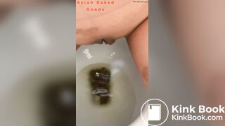 Hot girl pooping - video 33