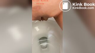 Hot girl pooping - video 33