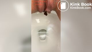Hot girl pooping - video 33