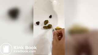 Hot teen loose shit into bathtub