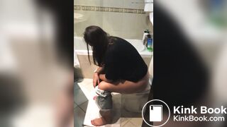 Cutie Pooping - video 3