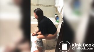 Cutie Pooping - video 3