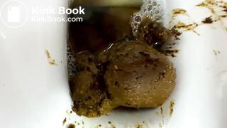 shitting with the pussy opened