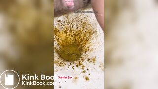 She unleashes thunderous DIARRHEA splashes - video 2