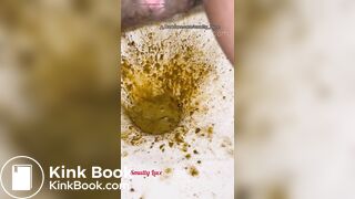 She unleashes thunderous DIARRHEA splashes - video 2