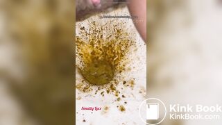 She unleashes thunderous DIARRHEA splashes - video 2