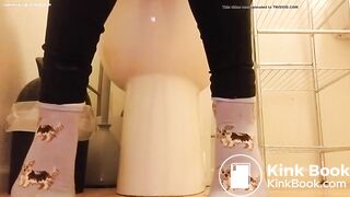 Girl poop and pees, (posibility diarrhea)