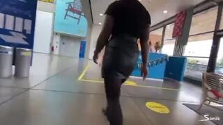 devil-sophie – Shopping when the shit presses