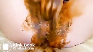 Amateur girl masturbating with fresh shit
