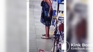 Sexy tourist drop a load on local market