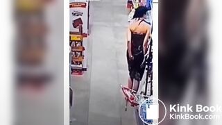 Sexy tourist drop a load on local market