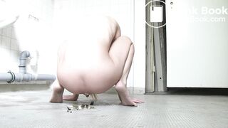 blonde with a hairy pussy pooping
