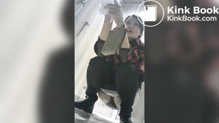Girls asian pooping piss toilet.MML_077