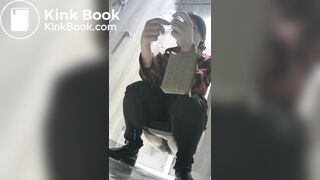 Girls asian pooping piss toilet.MML_077