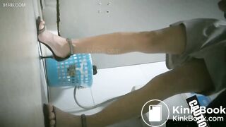Girls asian pooping piss toilet.MML_075