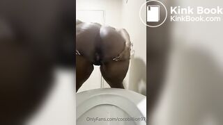 Ebony toilet diarrhea - video 4