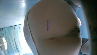 Girls asian pooping piss toilet.MML_021