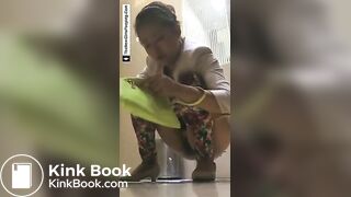 Girl Chinese piss pooping toilet.LLT-032