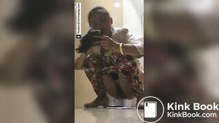 Girl Chinese piss pooping toilet.LLT-032