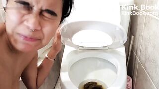 Eating my dirty toilet after pooing⁤