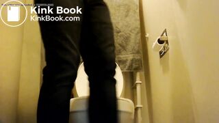 Woman pooping - video 35