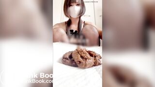 japan Young girl poop selfie 3