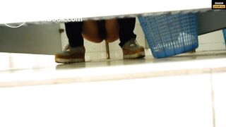 Girl Chinese pooping pis toilet.FFT_020