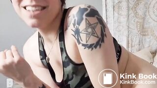 put your finger in the butthole to smell