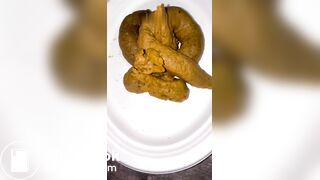 sexy girl pooping in floor - video 8