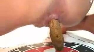 Brown shit on pizza box