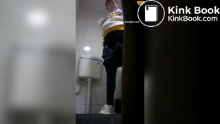 Girl Chinese pooping pis toilet.DJJ_04