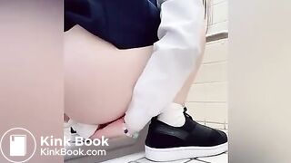 Korean cute girl poop - video 2
