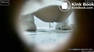 Girl Chinese pooping pis toilet.LX_012