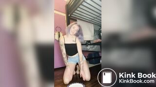 Sexy girl farts and shits out your dinner >:p