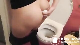 Girl poop 2 - video 3
