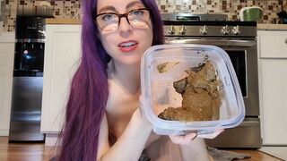 Nerdy girl scats and masturbates for you