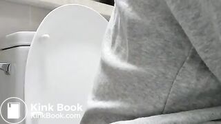 GIRL RECORDING HER SELF WHILE POOPING 18