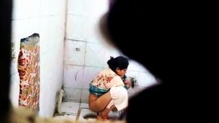 Desi aunty shitting HD clear view hidden recorded