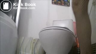 Hot chick shitting - video 6