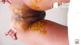 sexy girl pooping - video 86
