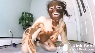 CHUBBY girl Plays with Scat