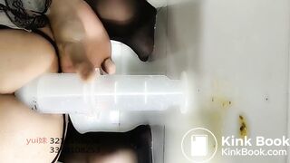 Cute Chinese girl inject shit into her anus
