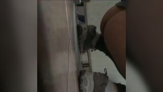 korean girl poop 2 - video 2