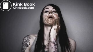 Women shitting in grey leggings