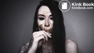 Women shitting in grey leggings