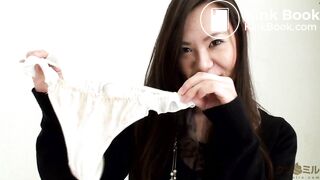 BEAUTIFUL WOMAN POOPING